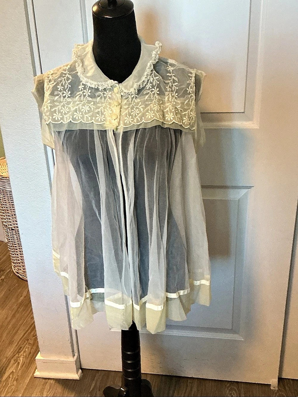 Vintage bundle of 3 Embroidered Sleepwear Set in Pink & Yellow M-L
